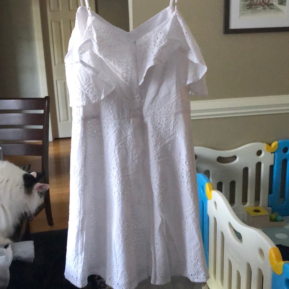 White dress - Picture 3 of 3